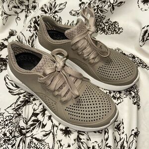 Crocs LiteRide Low-Top Brown Size 4